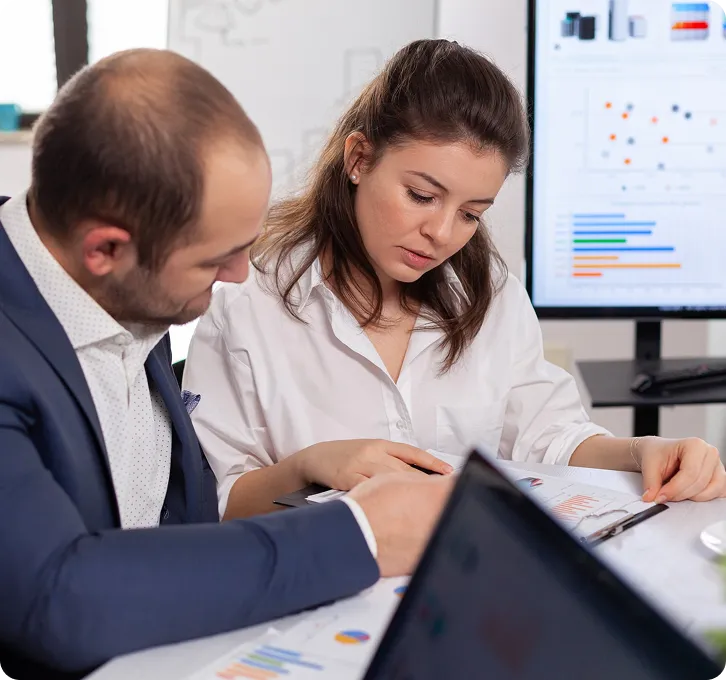 executives-preparing-meeting