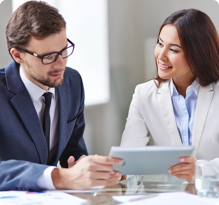 executives-preparing-meeting