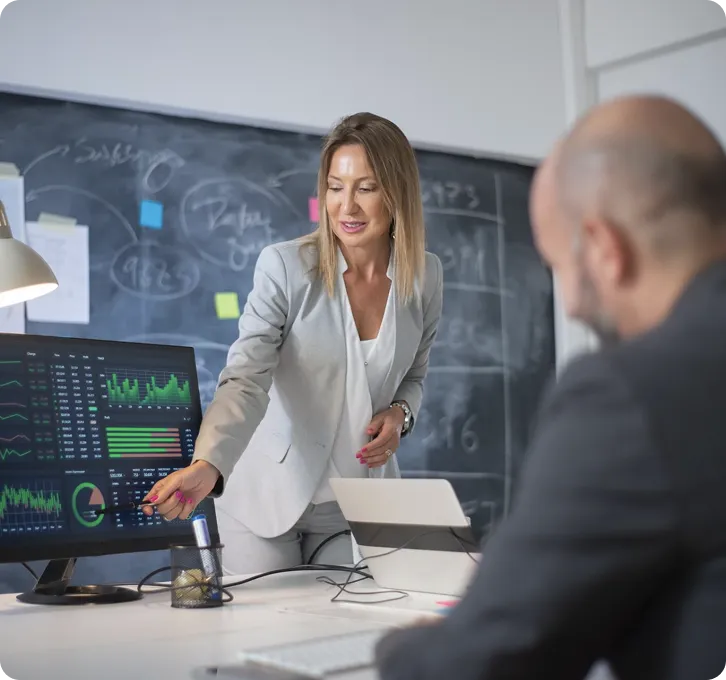 executives-preparing-meeting