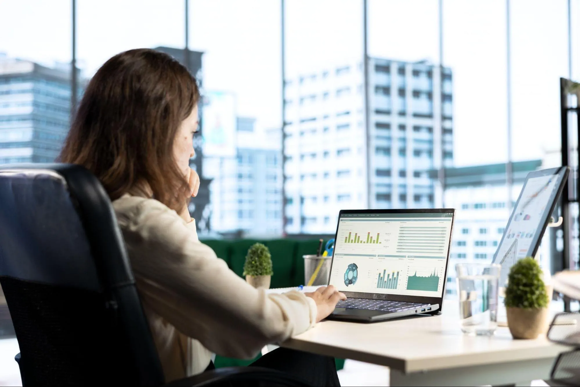 Spend management dashboard showing financial analytics and benchmarking data used for cost reduction consultants insights